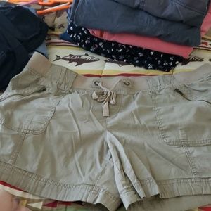 Maurcies khaki stretch and tie waistband shorts.
